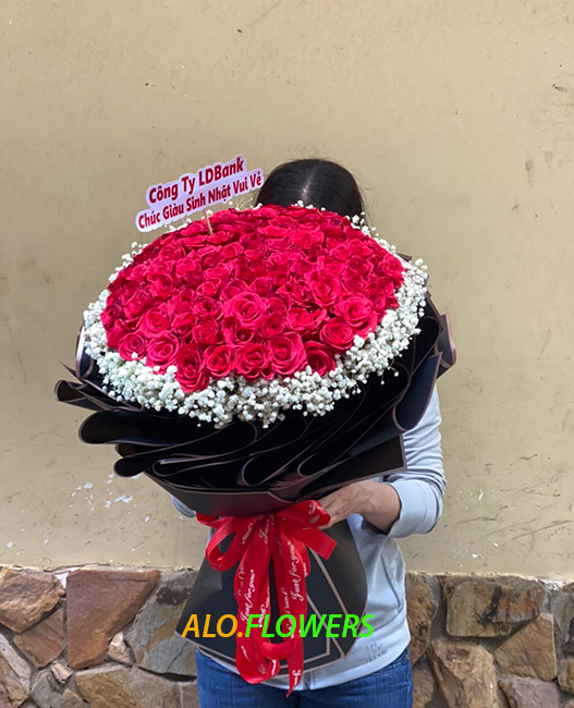 Đặt lẵng hoa khai trương Huyện Cờ Đỏ